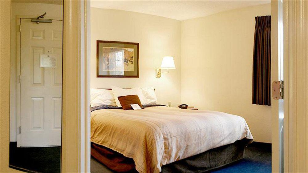 Candlewood Suites Washington-Fairfax By Ihg Exterior foto